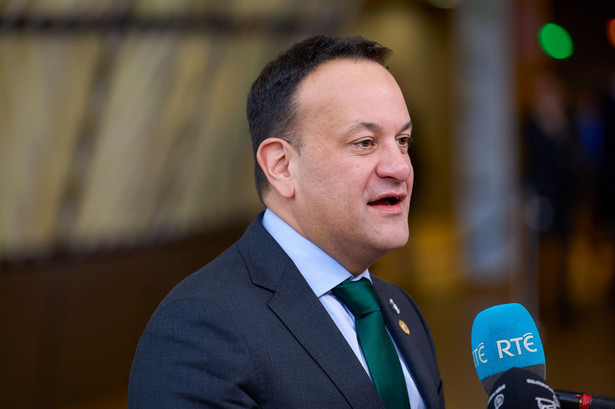 Premier Irlandii Leo Varadkar przekonuje, że głosowanie za odrzuceniem zmian byłoby potwierdzeniem "seksistowskiego języka" i nieuznaniem w konstytucji opieki rodzinnej.