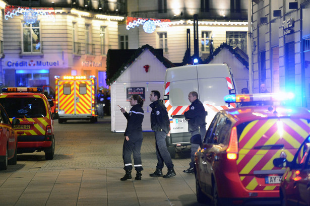 Ataki we Francji to nie dzieło szaleńców? Policja sprawdza wątek terrorystyczny