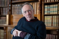 Najnowszą powieścią Ian McEwan żegna się ze światem. Ale nie jest to pożegnanie typowe