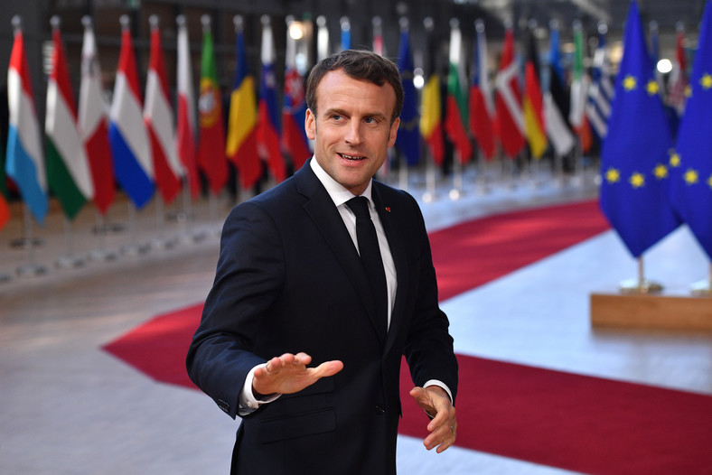 Prezydent Francji Emmanuel Macron rozmawia z mediami przed spotkaniem Rady Europejskiej, 10 kwietnia 2019 r.