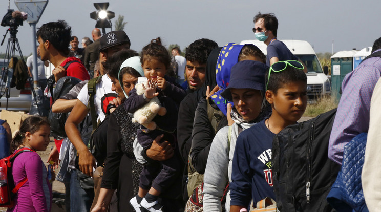 Nem csökken a bevándorlók száma, egyre többen és többen érkeznek /Fotó: Fuszek Gábor