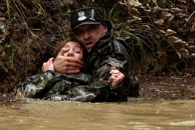 Zdjęcie z planu serialu HBO 'Wataha'