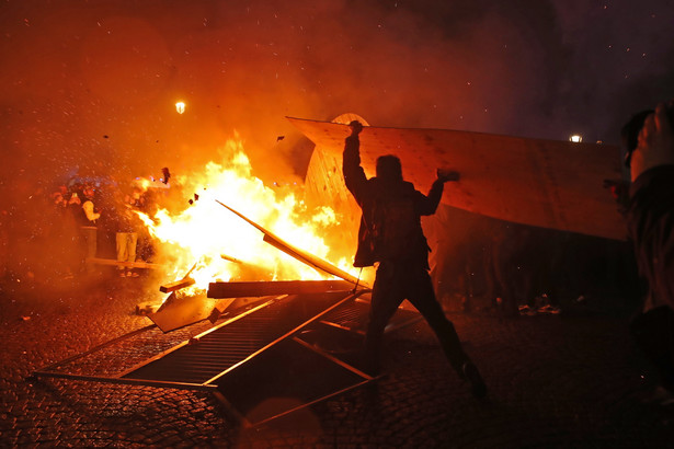 Paryż. Protesty przeci reformie emeytalnej we Francji