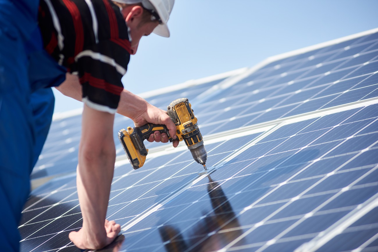 Nagli skok upotrebe &#34;balkonskih&#34; solarnih sistema u Evropi: Komplet košta oko 200 evra, lako se prenosi, uskoro i zakonska regulativa