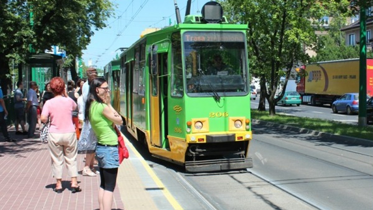 "MMPoznań": Czerwiec to pierwszy miesiąc, w którym pasażerowie mogą skorzystać z promocji "12+1". Ilu poznaniaków wie, że ma prawo do darmowej "sieciówki"?