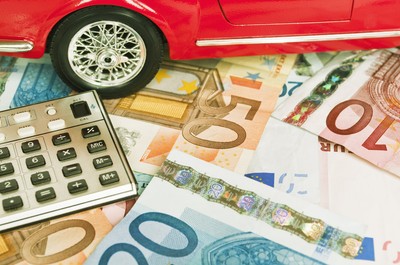 Dealerzy samochodowi ruszają na wojnę z ministrem finansów