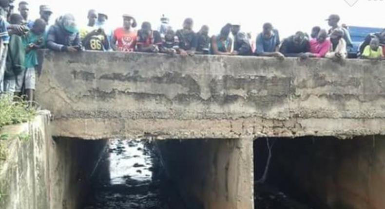 Baby dumped in Fayose canal, Ado Ekiti, Ekiti state