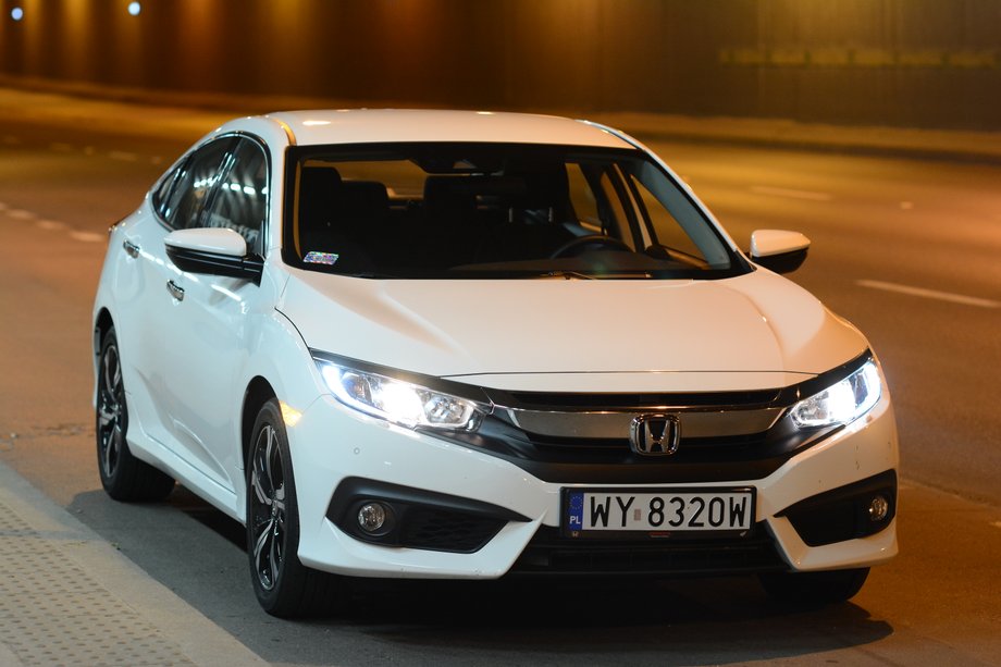 Honda Civic sedan 1.5 VTEC Turbo - w kompaktowej limuzynie też drzemią emocje