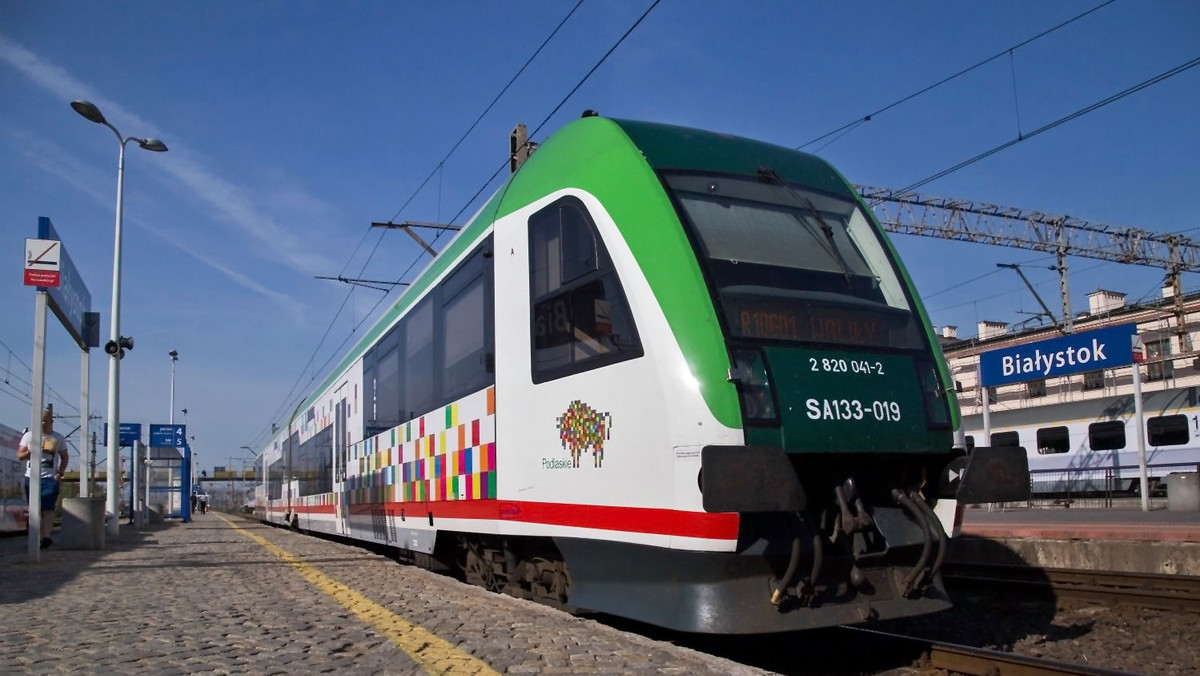 <strong>W weekendy od 27 kwietnia do 29 września będzie kursować "turystyczny" pociąg z Białegostoku do Walił. Pierwszy taki pociąg odjechał w sobotę z dworca kolejowego w Białymstoku. Połączenie finansuje samorząd województwa podlaskiego.</strong>
