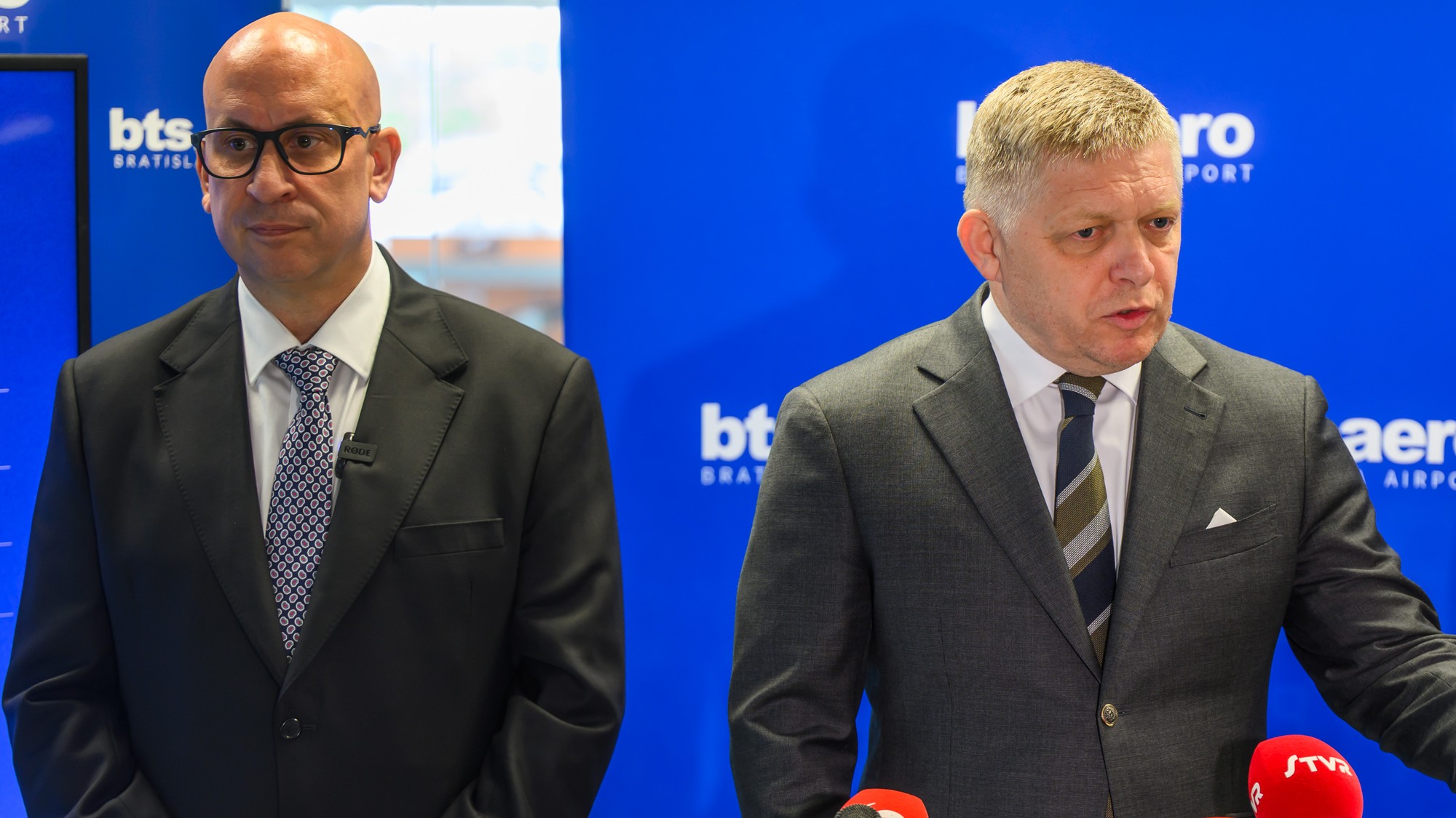 Minister dopravy a výstavby SR Jozef Ráž ml. (nominant Smer-SD) a predseda vlády SR Robert Fico (Smer-SD).