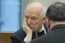 Korwin-Mikke ukarany naganą za tweety o Buczy