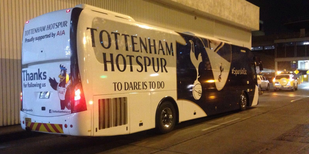 Piłkarze Tottenhamu podróżują w wersji eko!