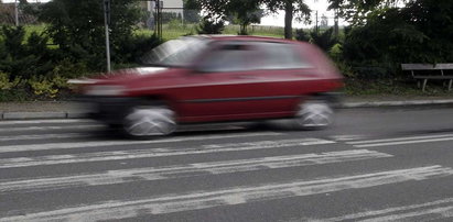 Potrącił kobietę na pasach i uciekł