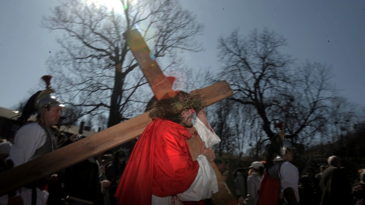 26 marca ulicami Kielc przejdą uczestnicy Świętokrzyskiego Misterium Męki Pańskiej, wyjątkowego wielkopostnego nabożeństwa, a zarazem widowiska. To wspólne przedsięwzięcie Duszpasterstwa Akademickiego przy Kurii Diecezjalnej oraz  Wojewódzkiego Domu Kultury. W organizację przedsięwzięcia włączyło się wiele podmiotów.