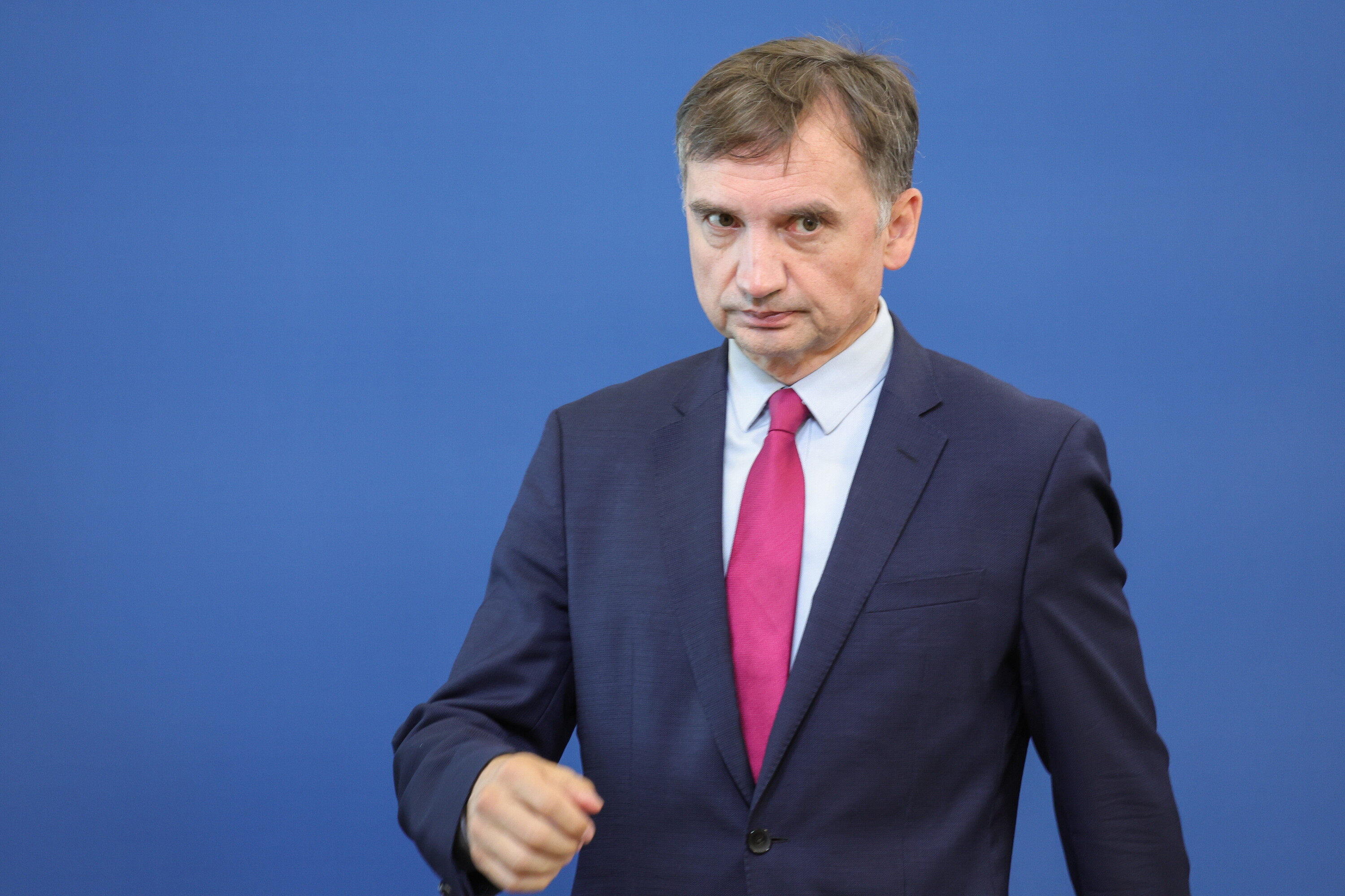 Ponad połowa Polaków przeciw azylowi Ziobry na Węgrzech. Nowy sondaż ujawnia dramatyczne podziały