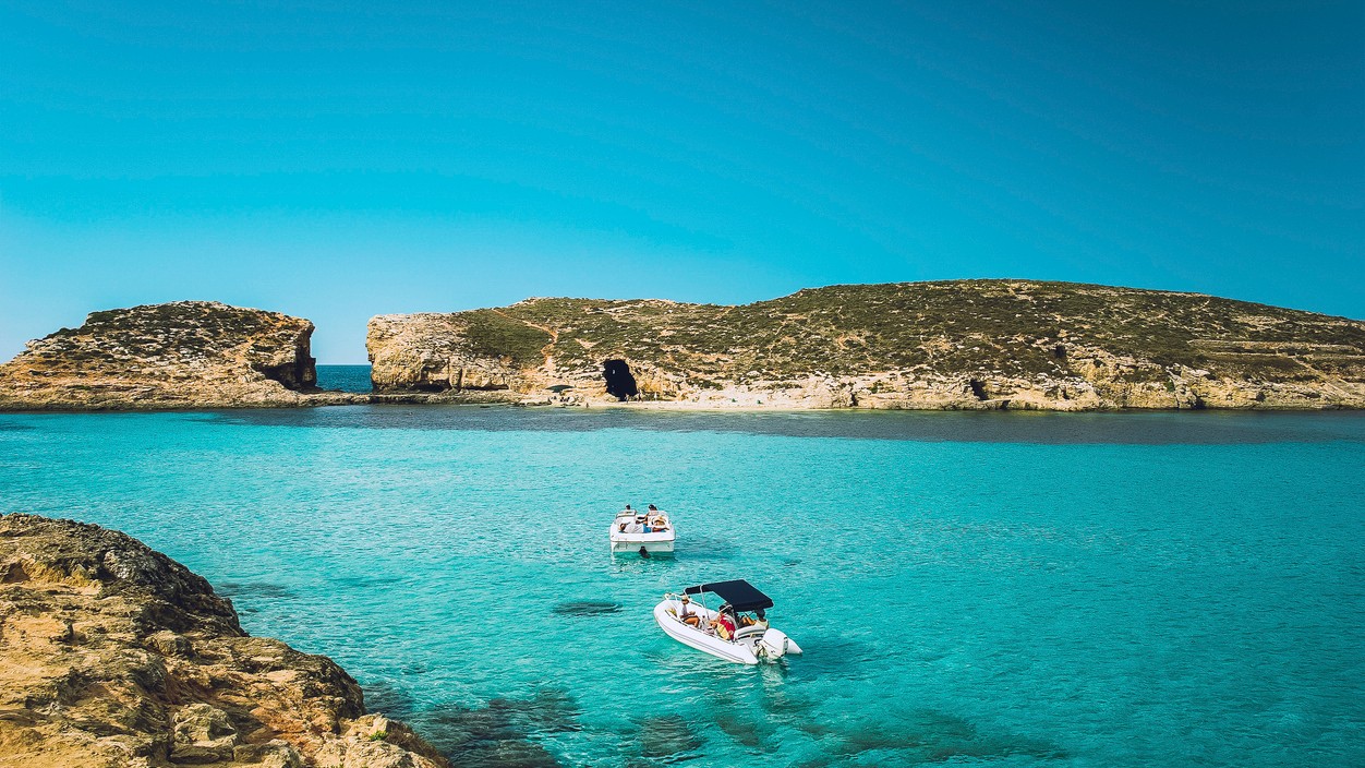 Modrá lagúna na ostrove Comino, Malta.