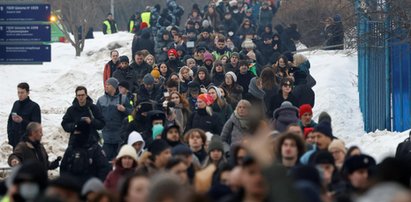 Tłumy Rosjan na pogrzebie Nawalnego. Co grozi uczestnikom? Ekspertka tłumaczy