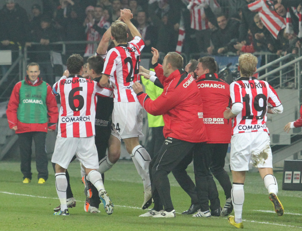 PIŁKARSKA EKSTRAKLASA CRACOVIA KONTRA WISŁA KRAKÓW