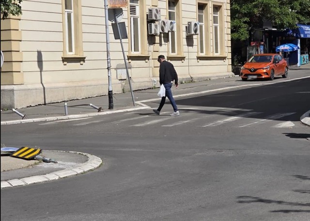 Kasper obilazi Minu u "Lazi Lazareviću"