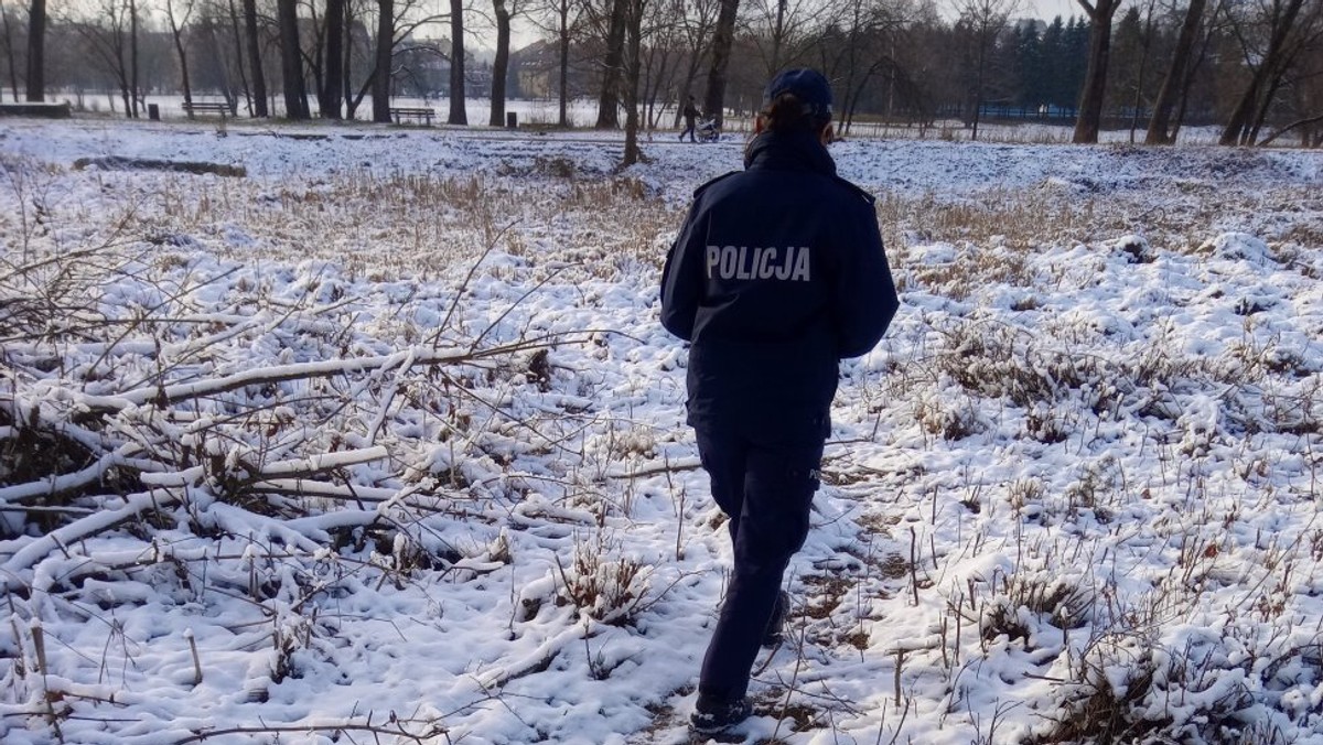 Służby we wtorek ok. 19 otrzymały informacje o zaginięciu mężczyzny. Z relacji zgłaszającej wynikało, że 35-latek może chcieć targnąć się na swoje życie. Natychmiast rozpoczęto poszukiwania.