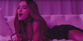 Ariana Grande w teledysku "Dangerous Woman"