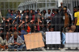 Przerwano deportacje do Turcji. Protest uwięzionych uchodźców na Lesbos