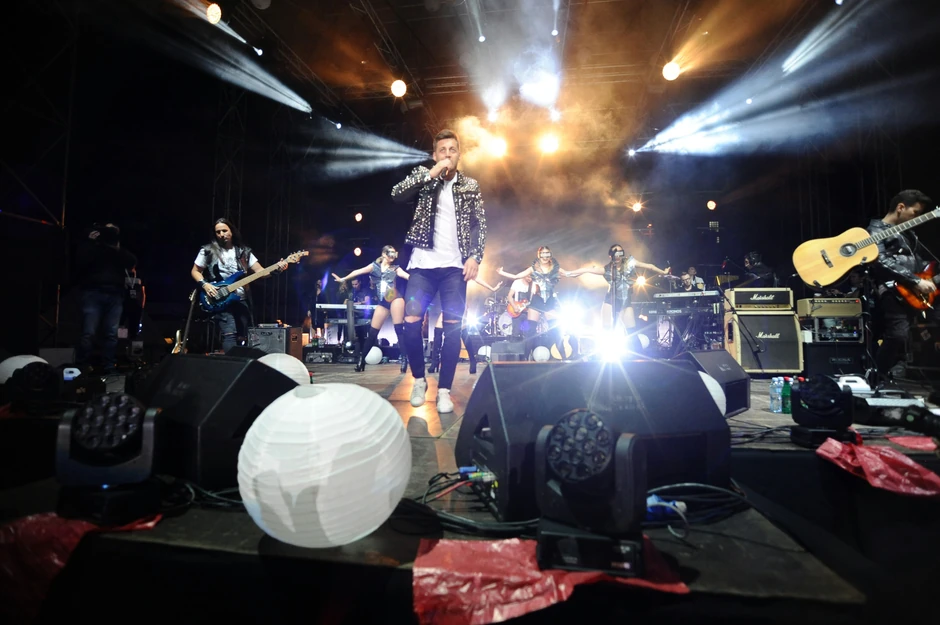 Koncert su otvorili pesmom "Ja te srećom častim"