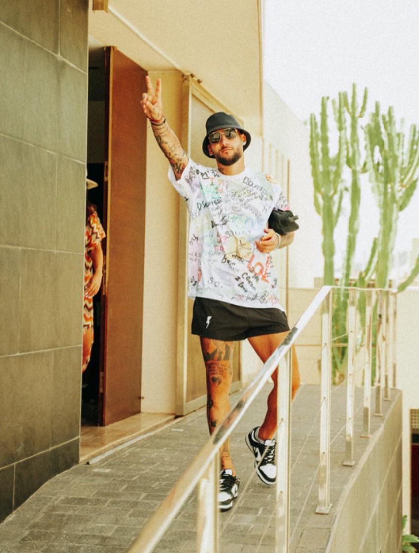 Nemanja Gudelj išaran od glave do pete