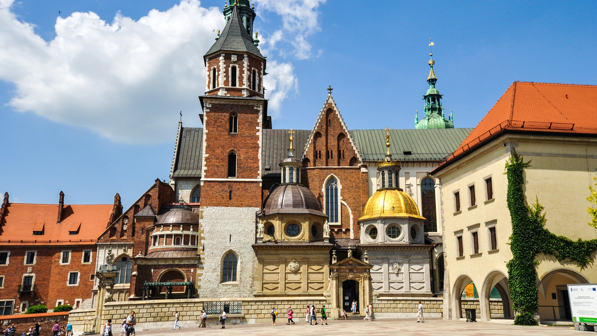 Kraków: Koniec zbiórki w katedrze na Wawelu na odbudowę Notre Dame. Zebrano 90 tys. zł