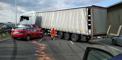 Karambol na obwodnicy Wrocławia! Ciężarówki zablokowały drogę na Warszawę