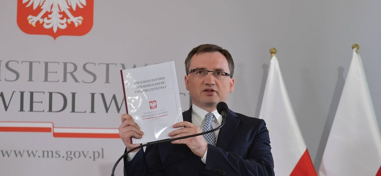 Ziobro o ubieraniu pomników: Mandat, nie przepisy karne