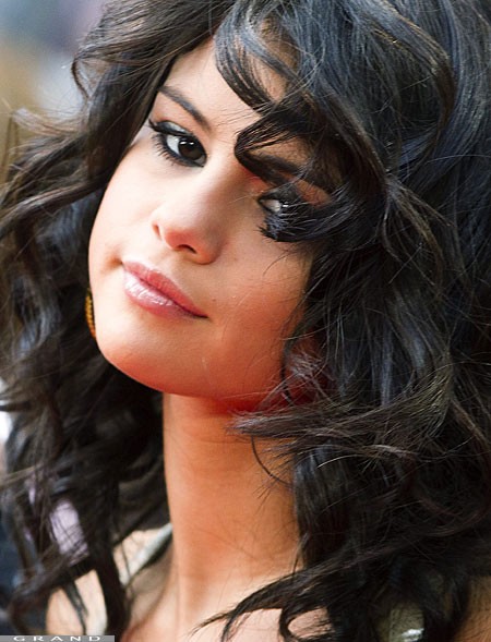 38882_selena-gomez-cikk-d00031BCE7625e15f3cf0