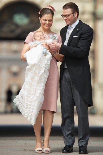 Księżniczka Victoria i książę Daniel z córeczką Estelle