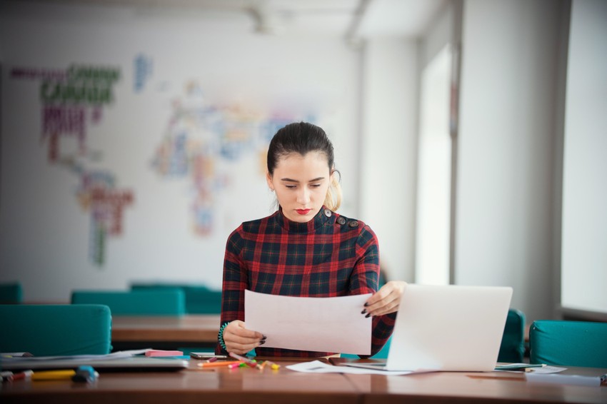 Prosečna plata ekonomiste menadžera ide do 90.556 dinara