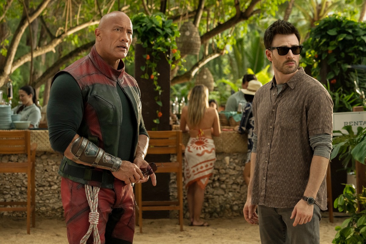 Dwayne Johnson i Chris Evans w filmie "Czerwona Jedynka"