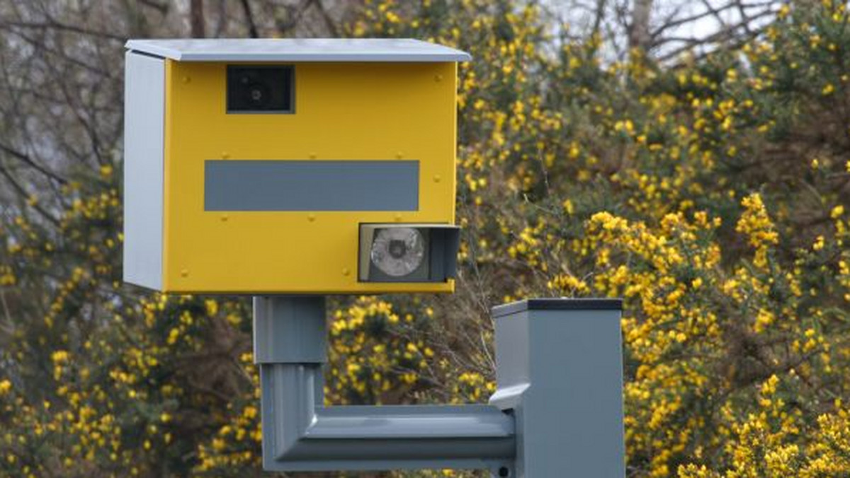 Auta wloką się przez Łosiów, bo ludzie boją się odcinkowego pomiaru prędkości. - Jadąc przez Łosiów, zawsze zwalniam do czterdziestki - przyznaje Tadeusz Konecki, kierowca z Opola. - Wiem, że to o dziesięć kilometrów mniej od prędkości dozwolonej w tym miejscu, ale wolę dmuchać na zimne - uzupełnia.