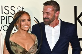 Neverovatan prizor iz Njujorka! Dženifer Lopez i Ben Aflek PONOVO ZAJEDNO na crvenom tepihu - GRLE SE kao da se nikada NISU RAZVELI