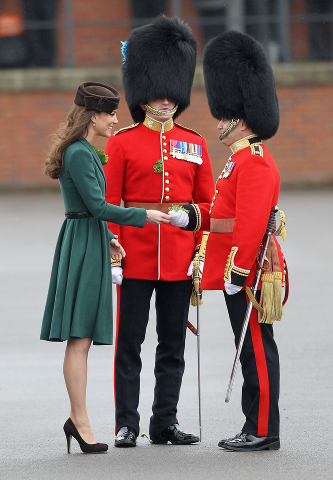 Kate Middleton podczas spotkania z irlandzkimi gwardzistami