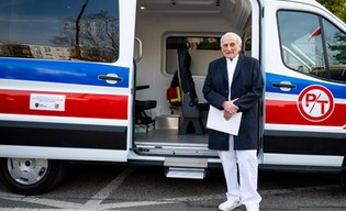 Ambulans dla szpitala przy Kamieńskiego. Inwestycja miasta i powiatu