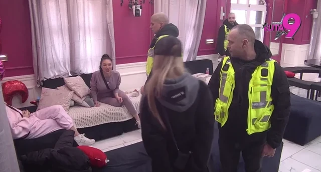 "SUTLIJAŠICE JEDNA SMRDLJIVA, MAJKA TE OSTAVILA" Pljušte uvrede između Aneli i Maje, uleteo Asmin, zauzeo stranu