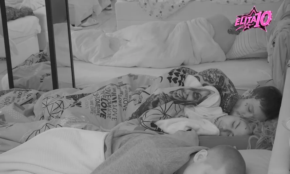 Skandal u Eliti 10, on je bio intiman sa dve devojke u istoj noći