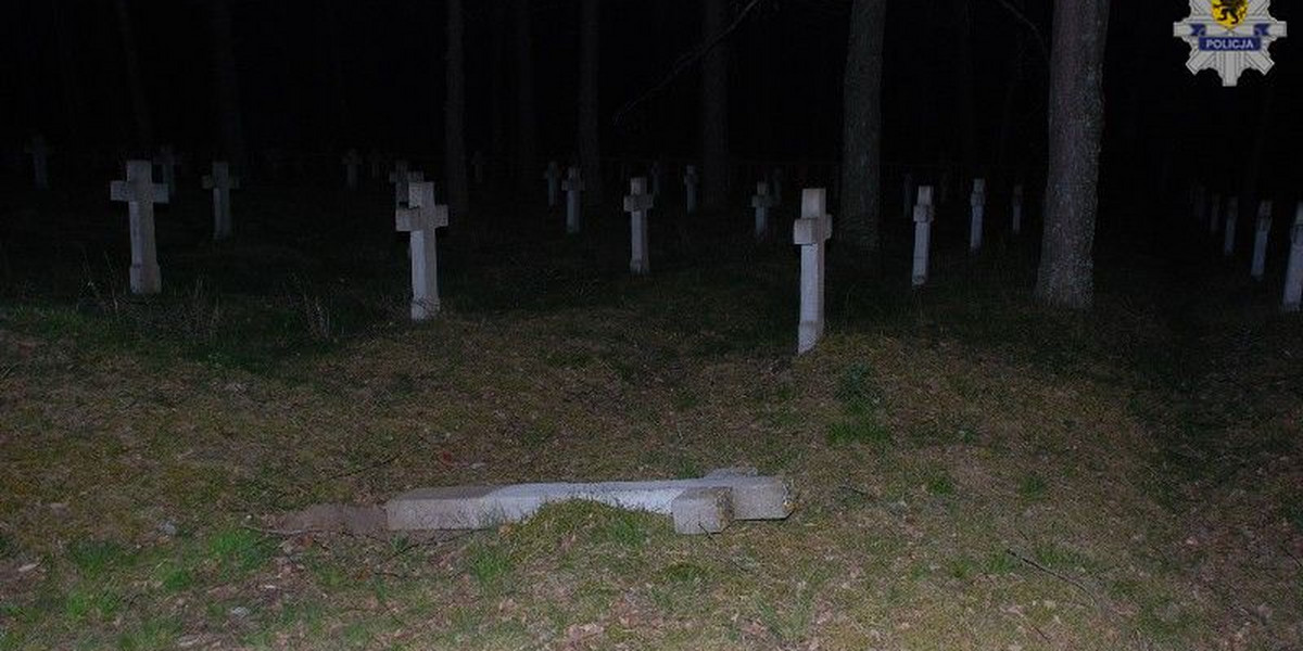 Zdewastowany cmentarz w Choinicach