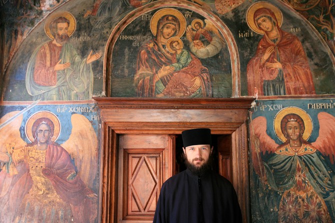 I takozvano crno i takozvano belo monaštvo nespojivi su sa brakom