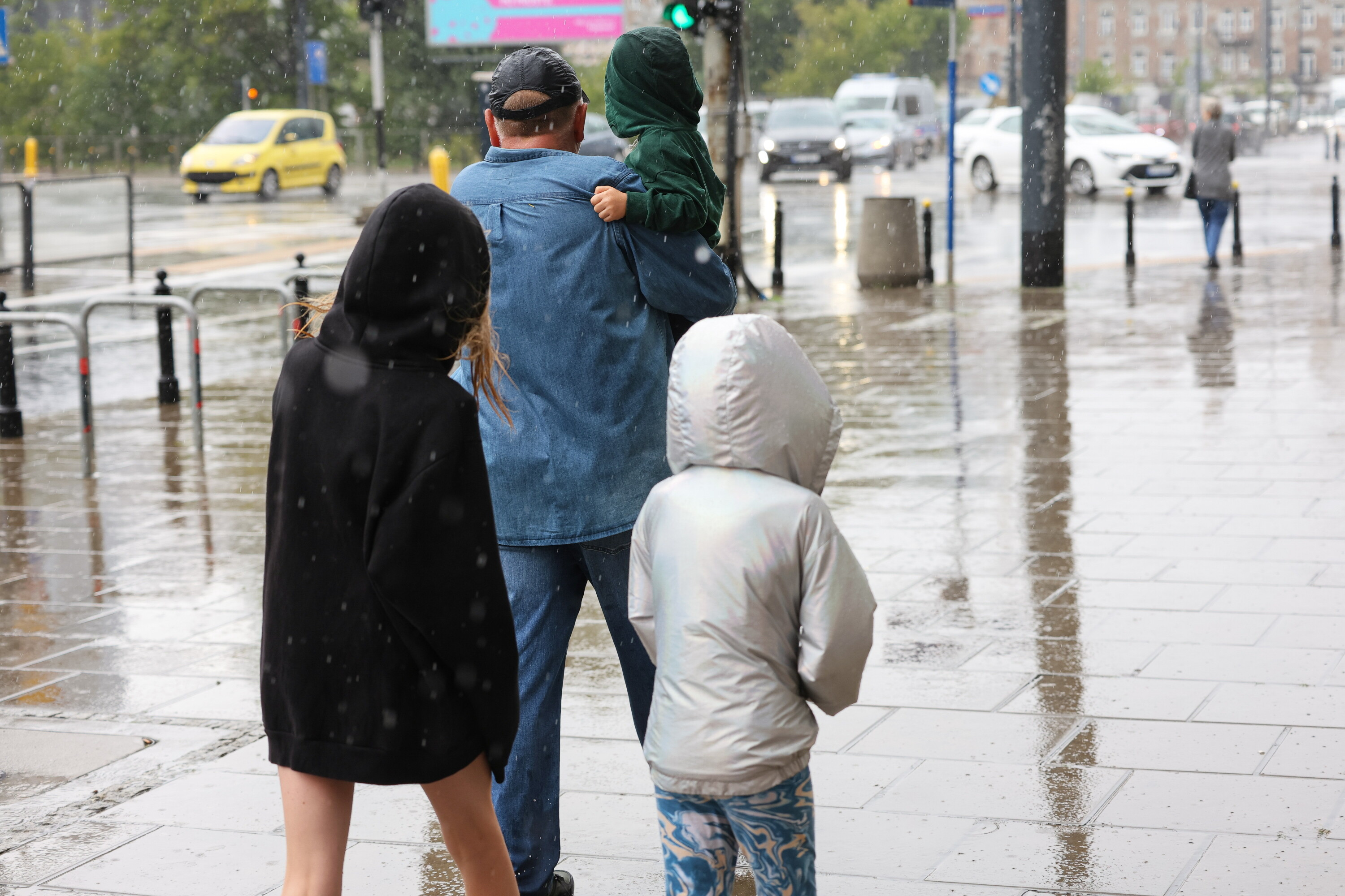 IMGW ostrzega: burze i grad w 3 województwach do soboty