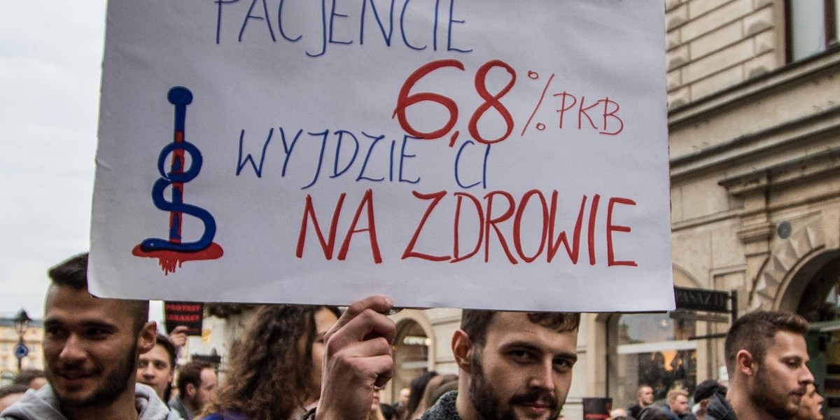 W piątek 29 czerwca medycy szykują kolejną manifestację. W ten sposób chcą zaprotestować przeciwko łamaniu postanowień porozumienia i zaapelować o podwyższenie wydatków na służbę zdrowia