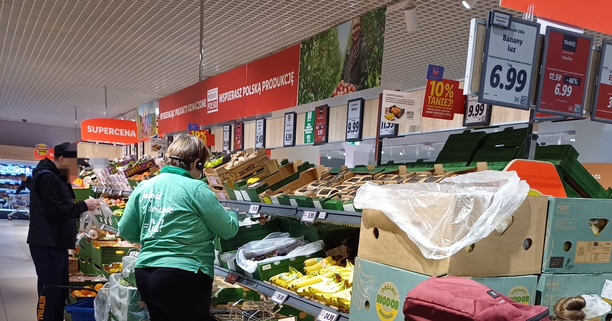 Wyścig dyskontów na podwyżki pensji. Ogłosiła je kolejna sieć