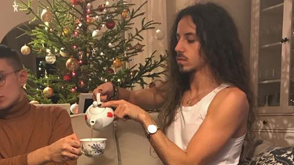 Michał Szpak pokazał na Instagramie zdjęcie, na którym pozuje z nim Ralph Kaminski. Obaj pochodzą z Jasła, gdzie spędzili święta Bożego Narodzenia.