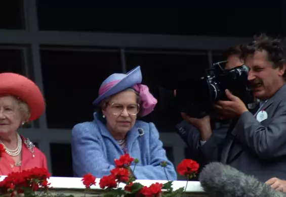 Elżbietę II oskarżano o "syndrom królowej Wiktorii". Co zdradza serial "The Crown"?