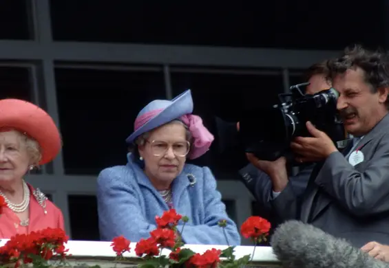 Elżbietę II oskarżano o "syndrom królowej Wiktorii". Co zdradza serial "The Crown"?