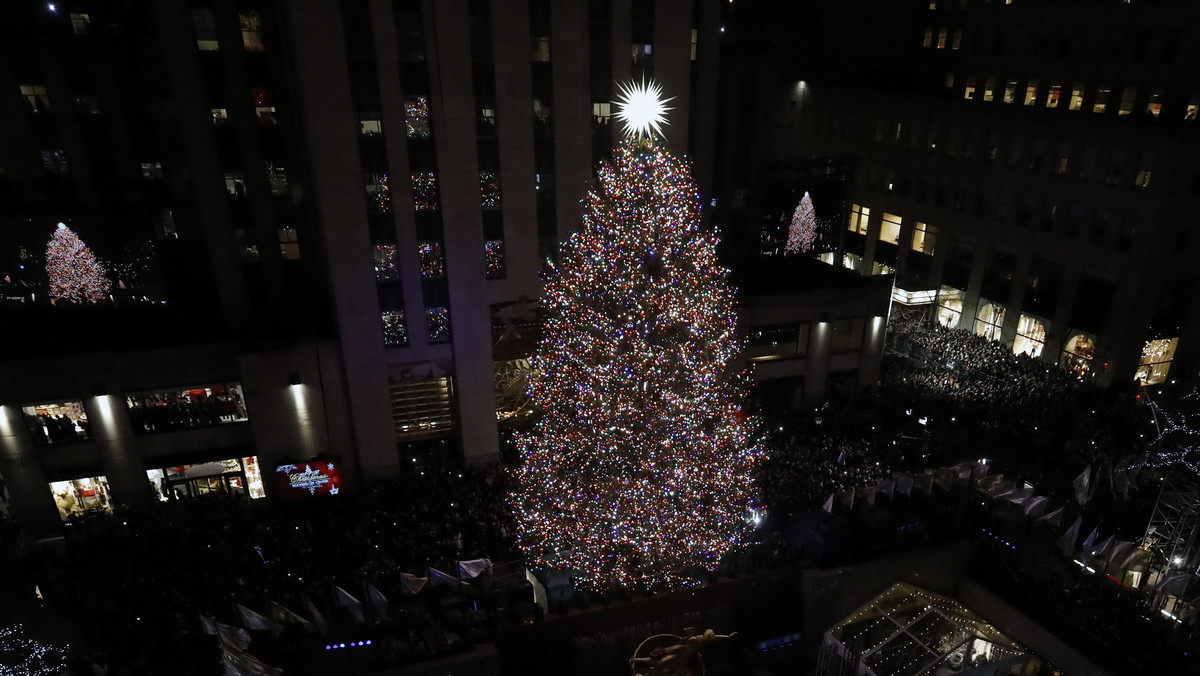 Choinka w Rockefeller Center rozbłysła 50 tys. świateł